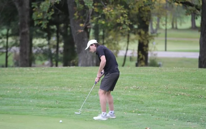 Men's golf drops to sixth after round two of UMAC Championship