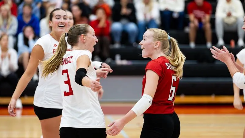 Volleyball Sweeps St. Scholastica