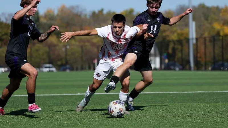 Men's Soccer Completes Sweep Over Crown