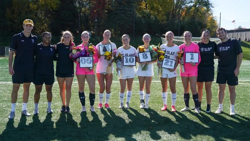 Women's soccer's 53-shot barrage results in 4-0 Senior Day win