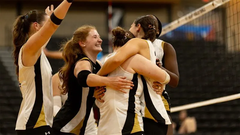 Van Scoyoc tallies 1,000th kill, volleyball sweeps Hamline
