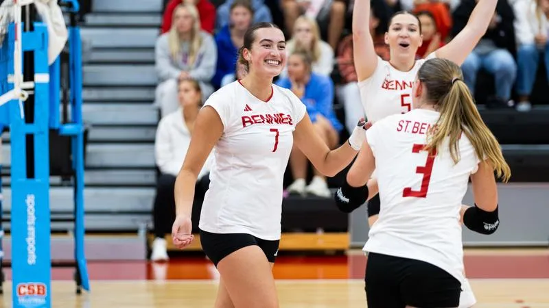 Volleyball Secures Sweep at St. Kate's