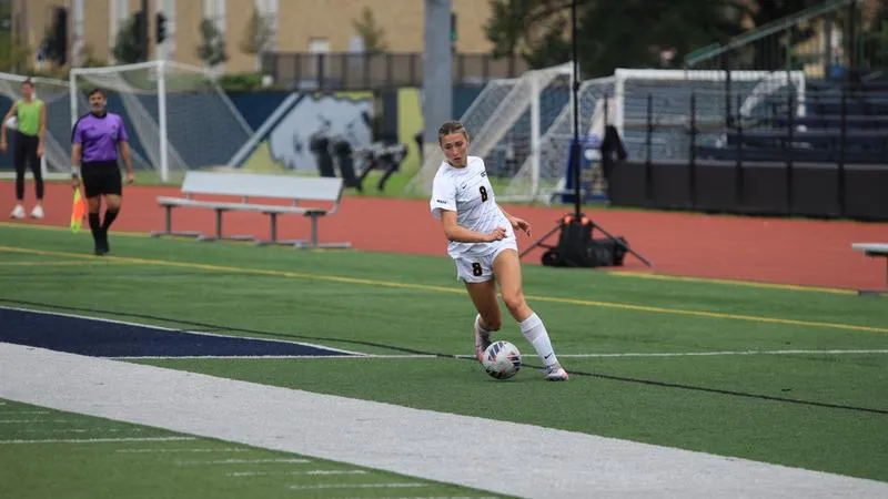 Golden Bears drop home match to Huskies