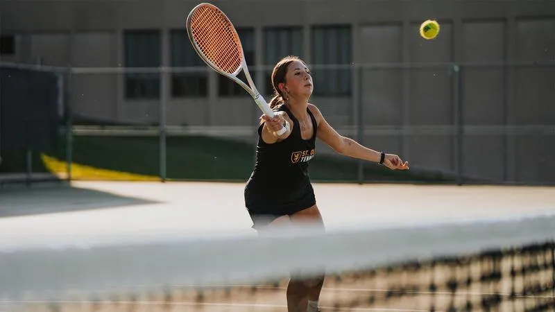Women's tennis splits two dual matches in Superior