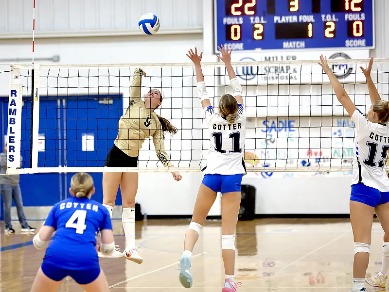 Volleyball: #9 Warriors Top Cotter/HL, Z-M, Surpass 10 Wins