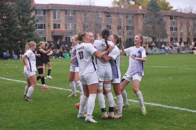 Wildcats claim dominant 5-1 MIAC victory over Oles at home