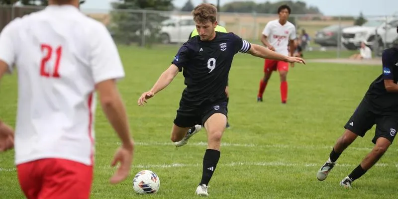 Polars Battle Morris in Tight Matchup at Home
