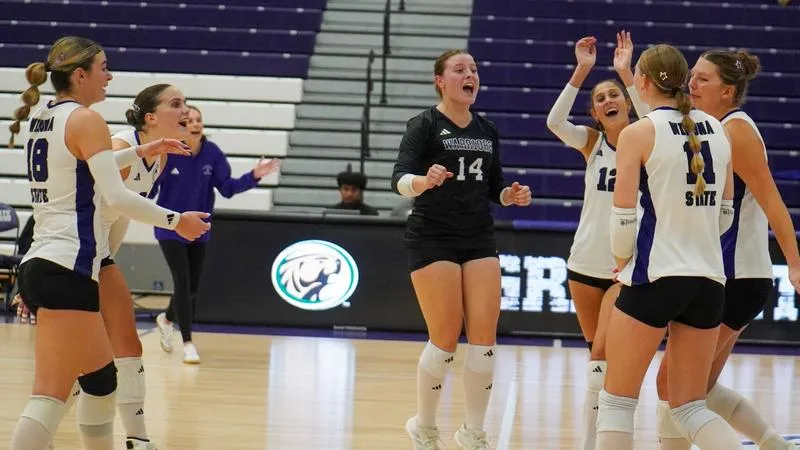 Warriors Sweep Minot State on the Road