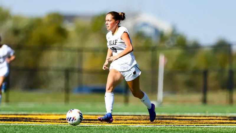 Women's soccer gets back in win column with victory at Macalester