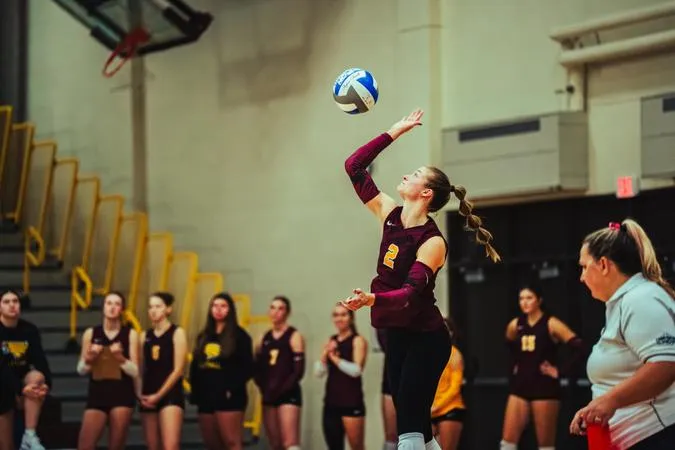 Senior Madison Carsten Eclipses 1,000 Career Digs in Loss at Sioux Falls