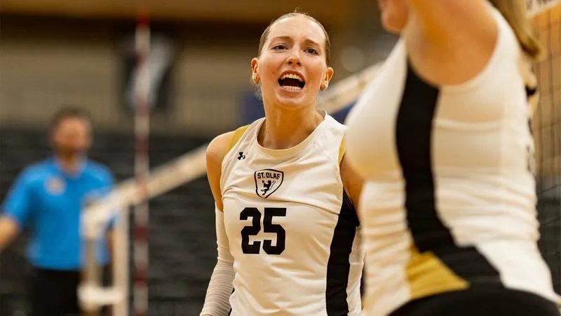 Volleyball stretches winning streak to seven with two wins in St. Paul