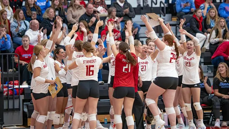 Volleyball Emphasizes Homecoming Weekend with Sweep