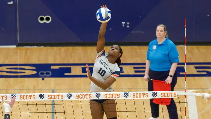 Volleyball: Macalester Hosts Tri-Match with St. Olaf, UW-La Crosse