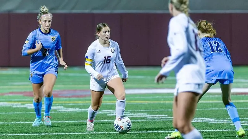 Nachreiner's brace lifts Auggies to victory