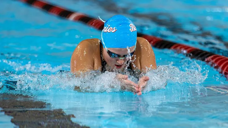 Swim and Dive Records 13 Top-10 Finishes at Season Opener
