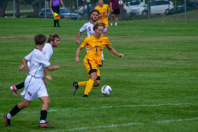 Men's Soccer Wins Sixth Straight Game with Goal from Anargyros