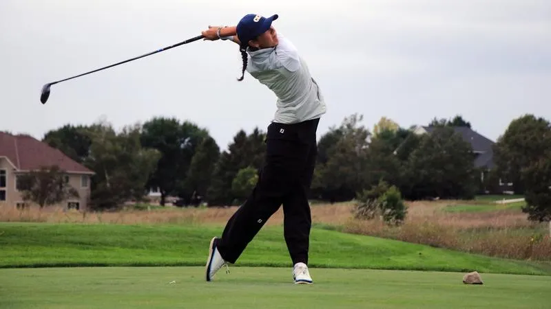 Golden Bears end round one in third place at Indian Creek Shootout