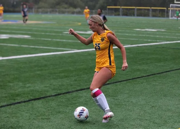 Women's Soccer Battles Gustavus to 1-1 Draw