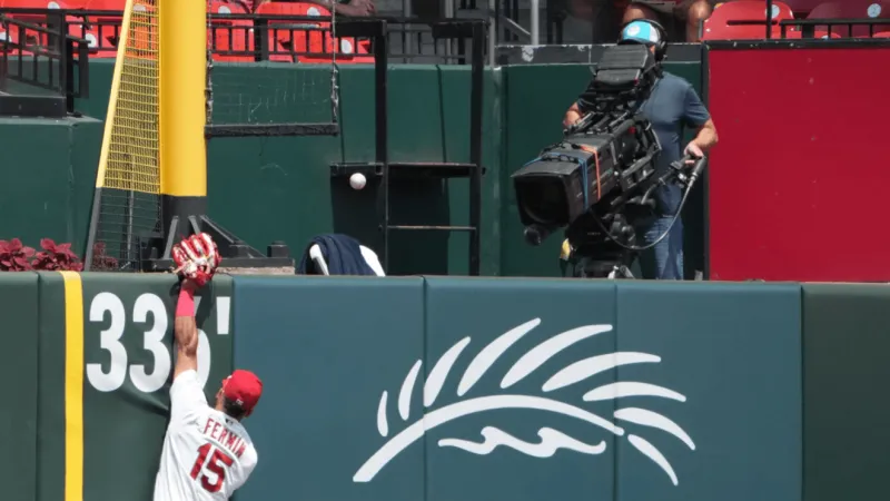 Lowe homers, Griffin extends hitting streak and Pirates beat Cardinals 6-2