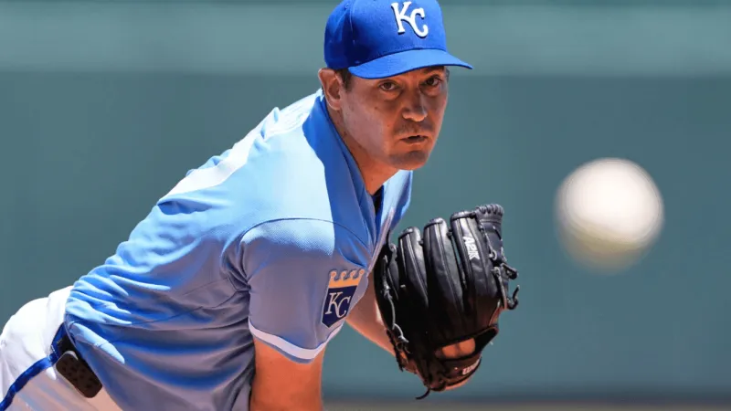 Salvador Perez jump-starts KC offense, Royals pull away from the Mariners for 8-6 win