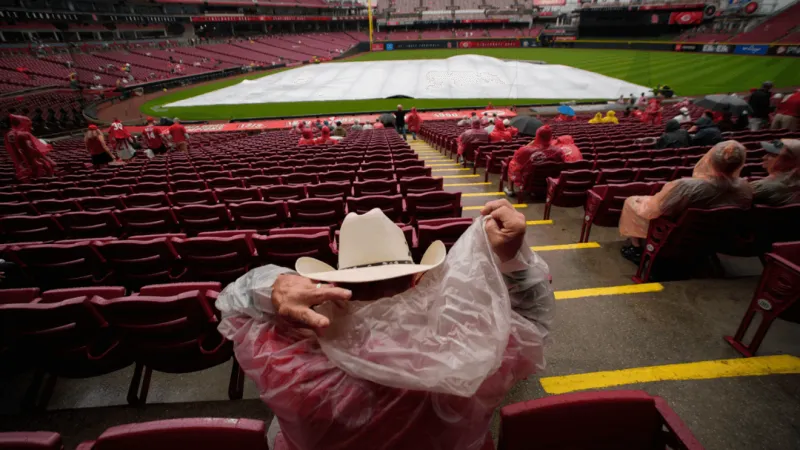 Cardinals-Reds postponed by rain, will be made up on Aug. 17