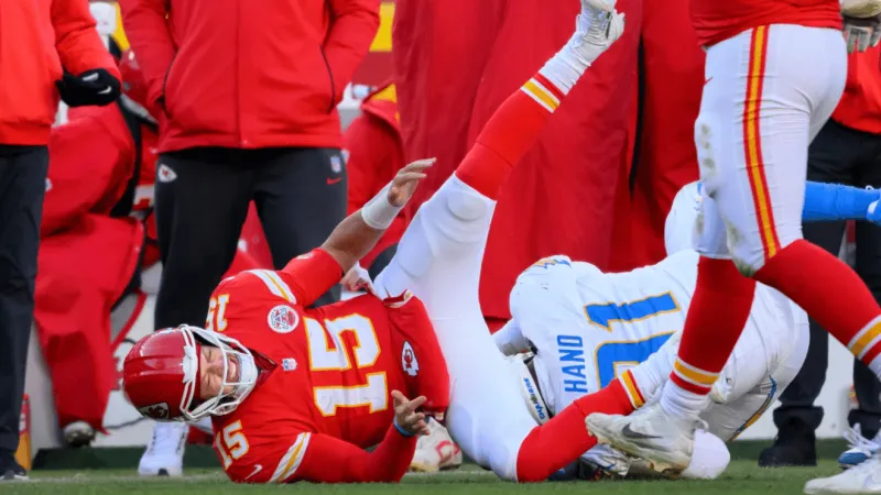 Mahomes takes part in Chiefs' first voluntary workout, 5 months after knee surgery