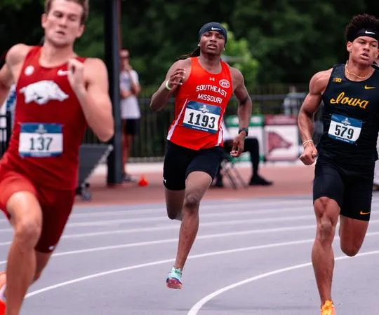 Davis, Reinders Open West Preliminary Meet