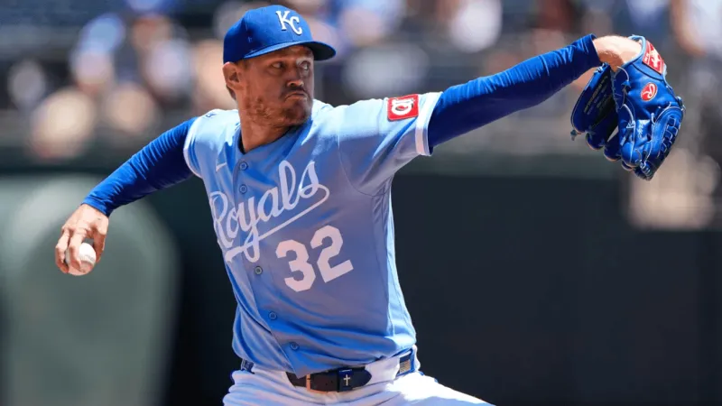 Stephen Kolek shines on the mound, Maikel Garcia drives in three as the Royals beat Astros