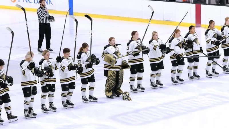 21 Women's Hockey Student Athletes Named To AHA All-Academic Team; Six Recognized as Student Athletes of the Year