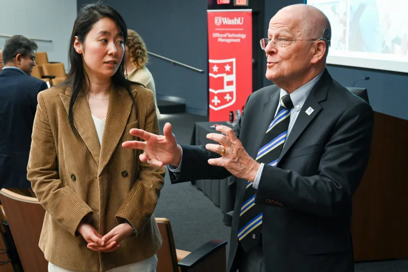 Colditz, Jiang receive Chancellor's Award for Innovation and Entrepreneurship
