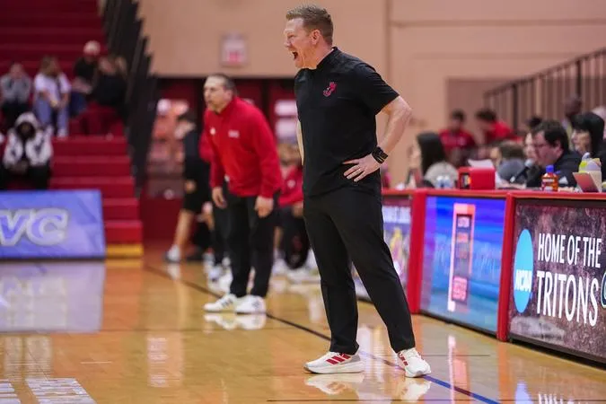 Men's Basketball Signs Seven for 2026-2027 Season