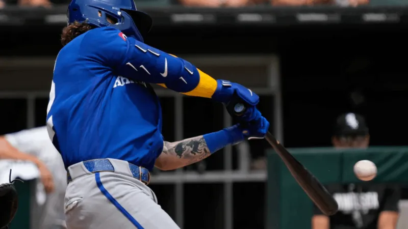 Carter Jensen extends his hitting streak as the Royals avoid sweep in 5-4 win