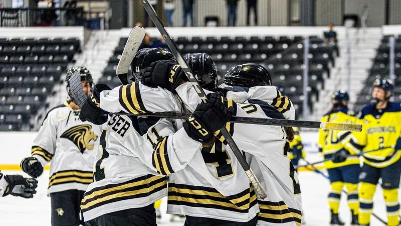 10 Women's Hockey Student Athletes Tabbed As 2025-26 AHCA Division I All-American Scholars