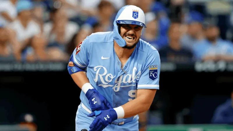 Royals activate 1B Vinnie Pasquantino from injured list after broken bone in wrist