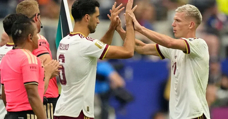 Spain practices outside before the World Cup final as smoke fills the air in northern New Jersey
