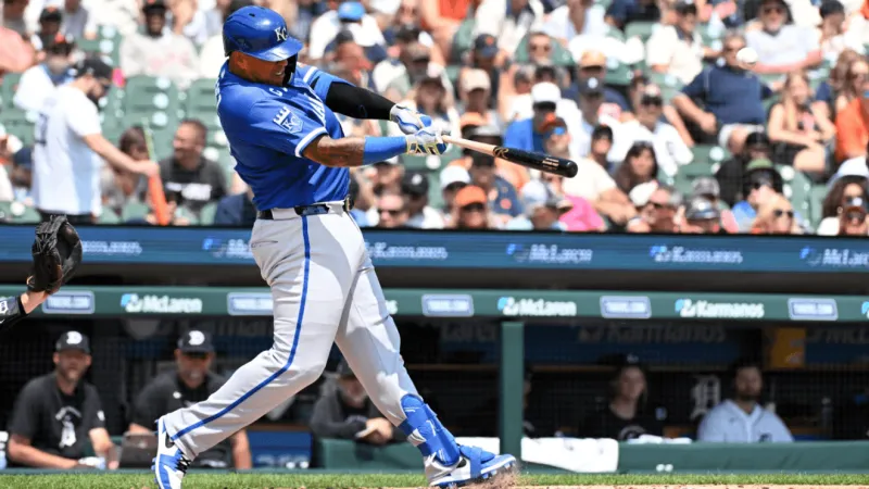 Salvador Perez breaks George Brett's Kansas City Royals record for home runs