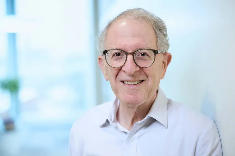 Gordon receives Gabbay Award