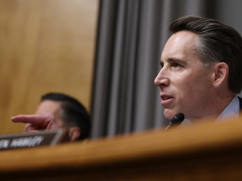 Hawley introduces bill to ban federal employees from accepting cash prizes