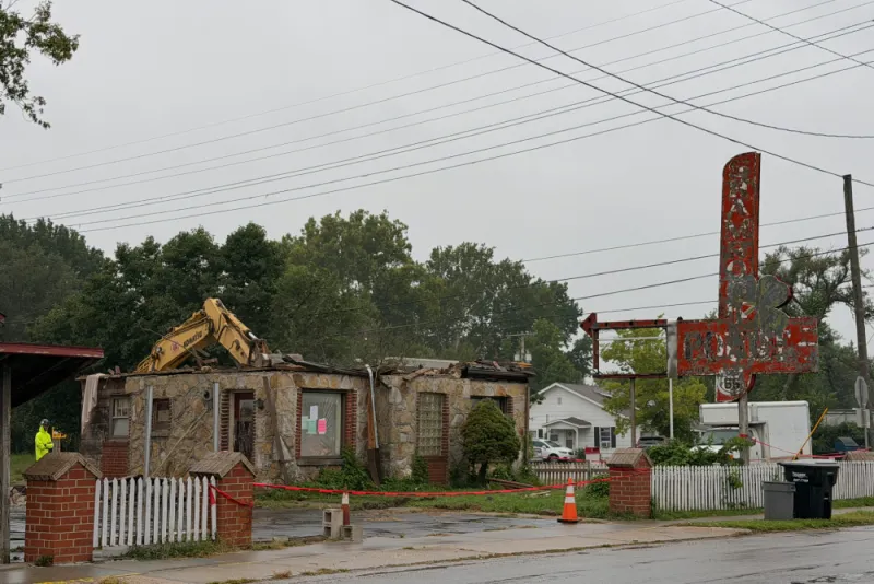 Historic motor court on Springfield"s Route 66 demolished by city