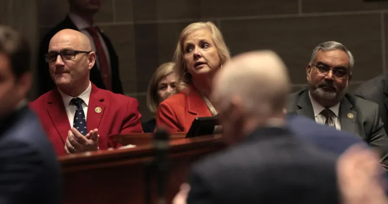 Hoskins rejects signatures, calls Missouri gerrymandering referendum illegal