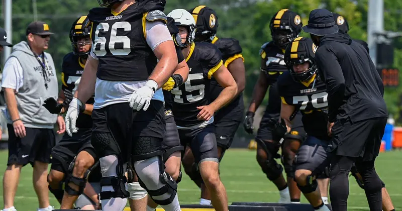 Blind (side) competition just beginning to heat up in fall camp