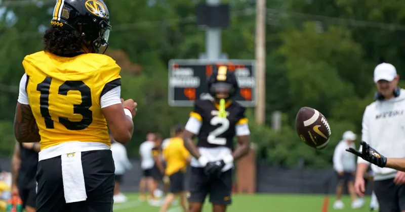 Mizzou QB Simmons 'on the same page' as his offensive line