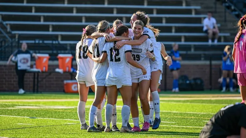 Women's Soccer Earns United Soccer Coaches Team Academic Award