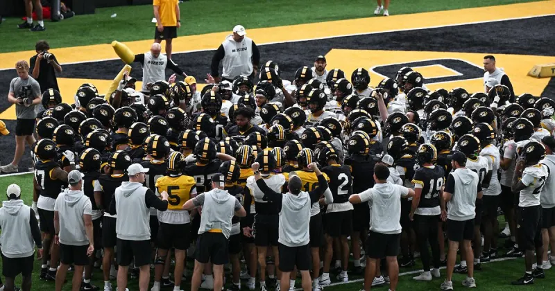 Injured star RB Ahmad Hardy makes a cameo at Mizzou's fall camp