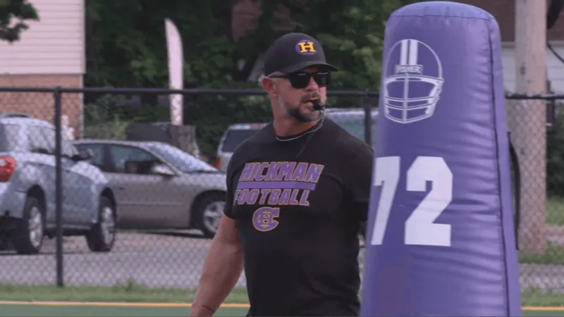 Family ties fuel Hickman as Justin Conyers coaches son Kason leading into senior season