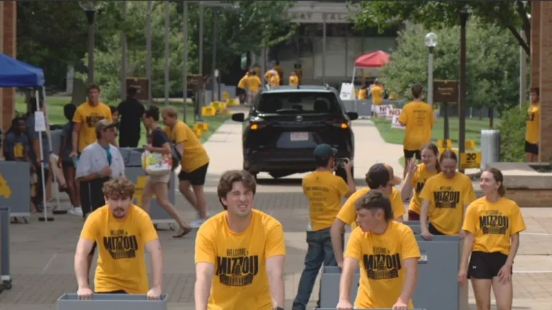 Thousands of Mizzou freshmen and their families experience Move-In Days at the dorms