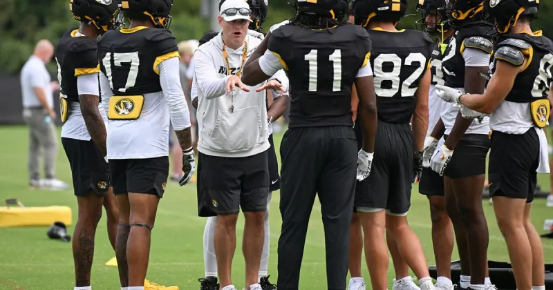 Mizzou receivers, DBs spar during last open practice