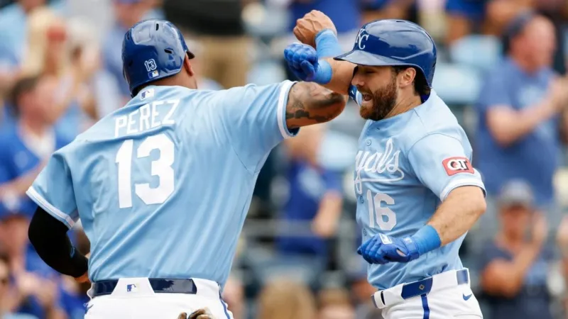 Loftin and Rave HRs, Isbel's 3 RBIs help Royals win 8th straight game, 11-7 over Tigers