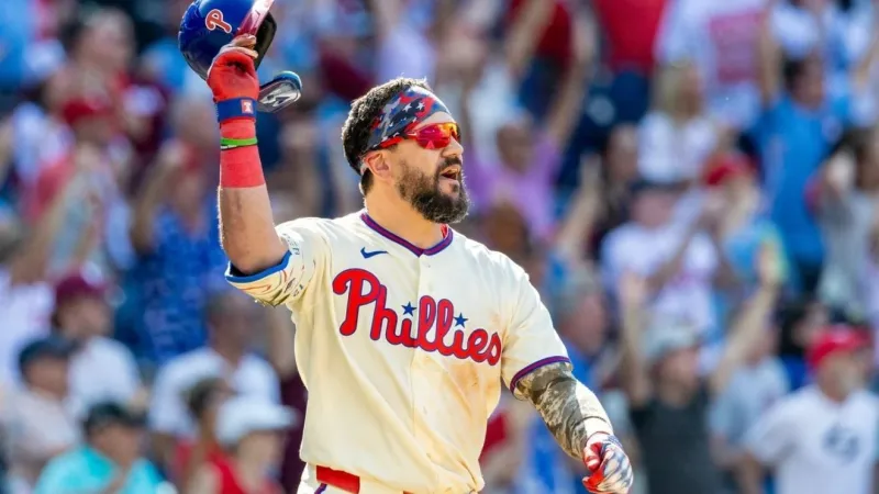 Schwarber's 2-run HR with 2 out in 9th rallies Phillies for a 6-4 win over the Cardinals