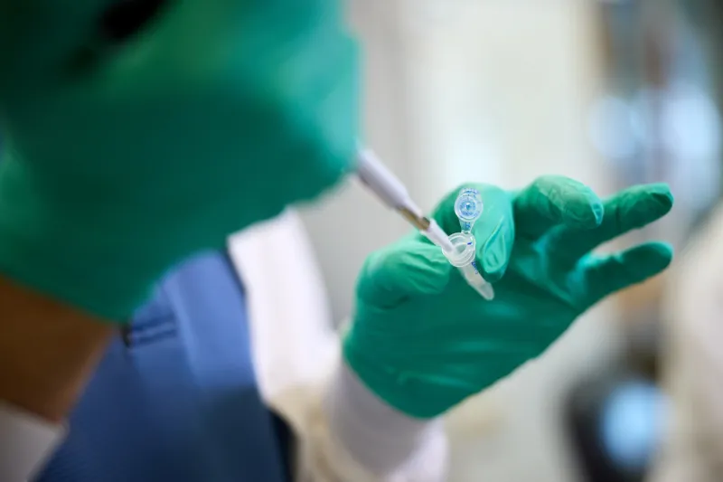 FDA clears blood test to aid evaluation for Alzheimer's disease